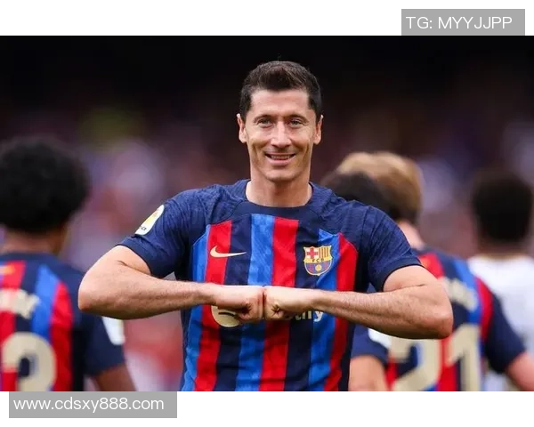 波兰足球明星莱万多夫斯基的传奇之路与荣耀时刻回顾