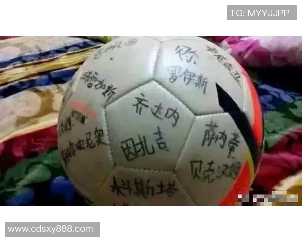 足球球星签名册创作技巧与收藏价值全解析 足球球星签名册创作技巧与收藏价值全解析