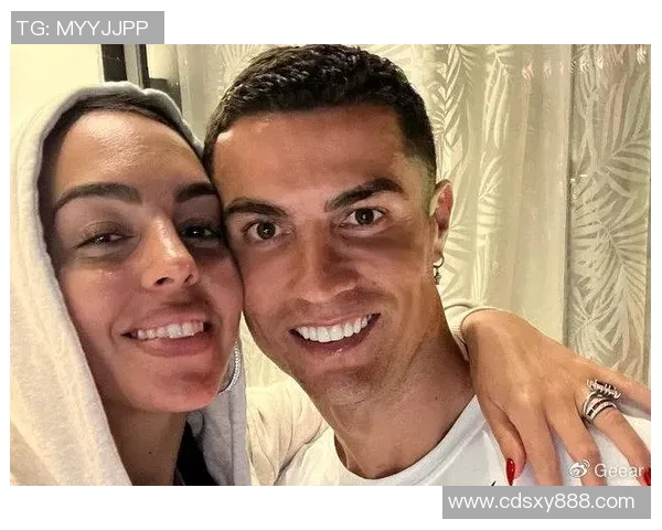 世界杯足球球星的女友们揭秘:谁是场外最耀眼的明星伴侣 世界杯足球球星的女友们揭秘:谁是场外最耀眼的明星伴侣