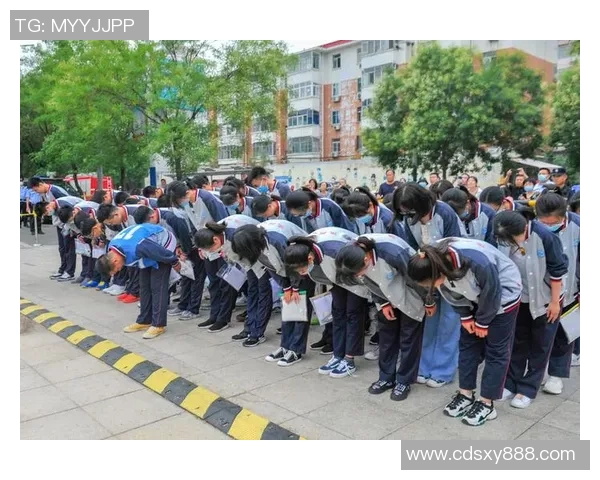 动漫足球球星鞠躬瞬间展现敬意与团队精神的动人场面